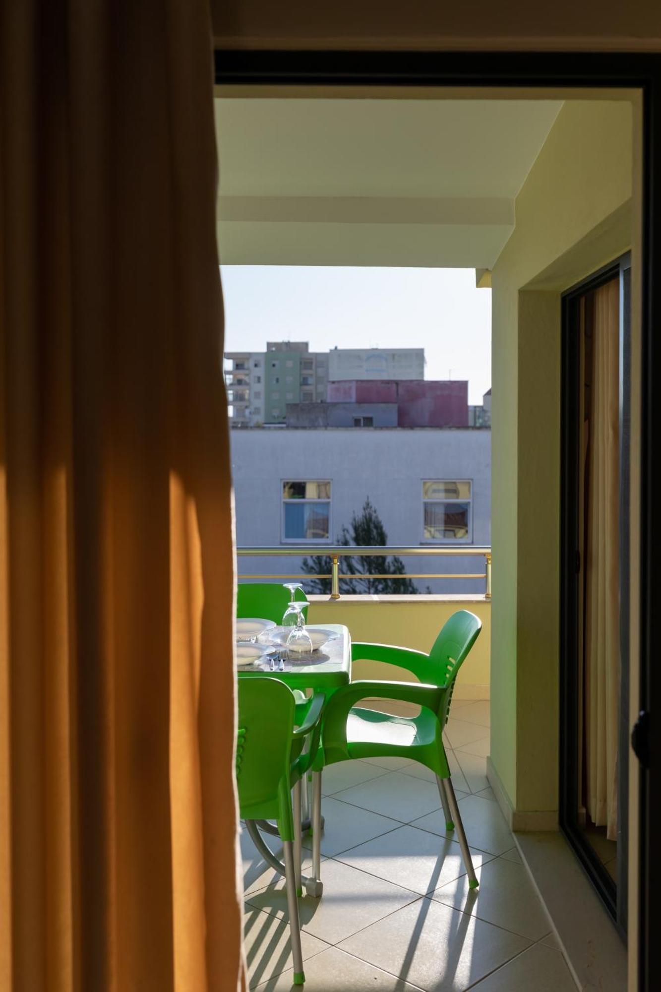Emi Apartment's