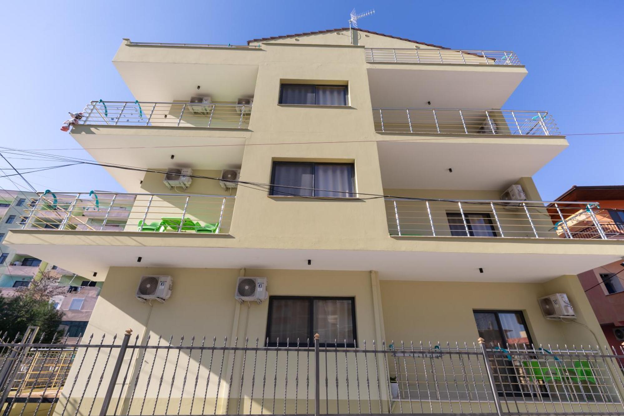 Emi Apartment's *